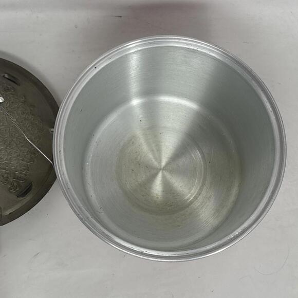 Red Genuine Whirley-Pop Popcorn Popper Red Metal Hand Crank Wabash Valley Farm - Picture 6 of 7